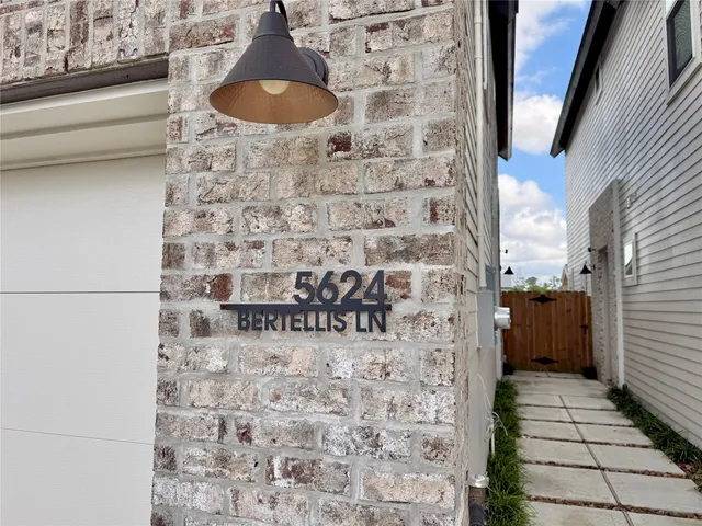 $2,495 | 5624 Bertellis Lane, Houston, TX 77091