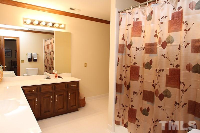 12332 Galway Drive Raleigh, NC 27613 - Photo 18 of 25 2nd Floor bathroom - Extra large and spacious. Shared by both upstairs bedrooms. Freshly painted.