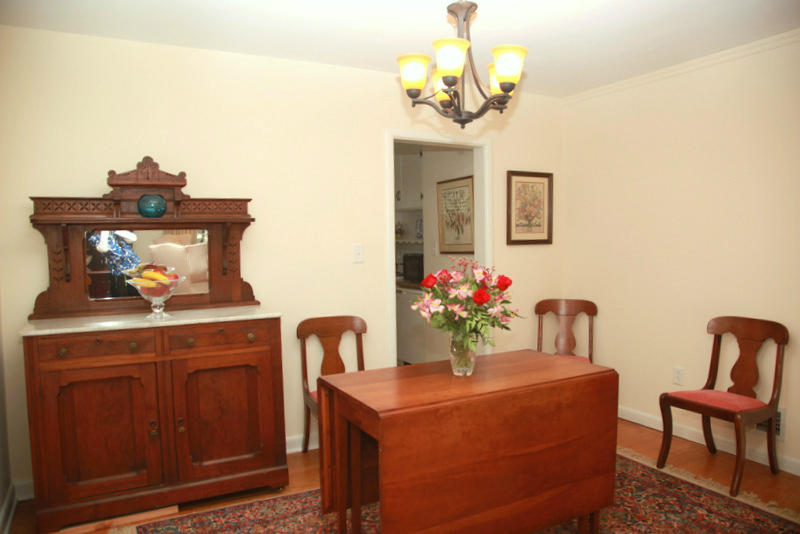 2715 Tillett Road Southwest Roanoke, VA 24015 - Photo 8 of 16 Dining room