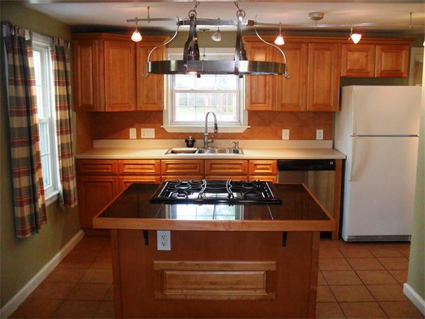 670 Allen Street Springfield, MA 01118 - Photo 3 of 22 Gallery Image 3