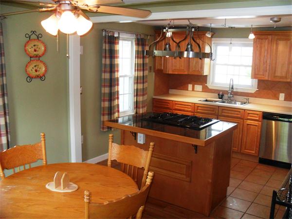670 Allen Street Springfield, MA 01118 - Photo 4 of 22 Gallery Image 4
