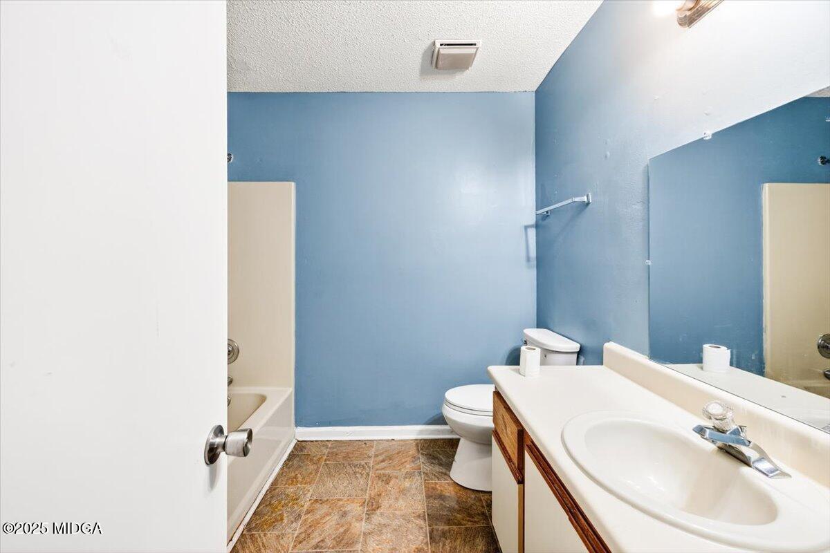 100 Mauldon Court Warner Robins, GA 31093 - Photo 11 of 20 a bathroom with a sink and a mirror