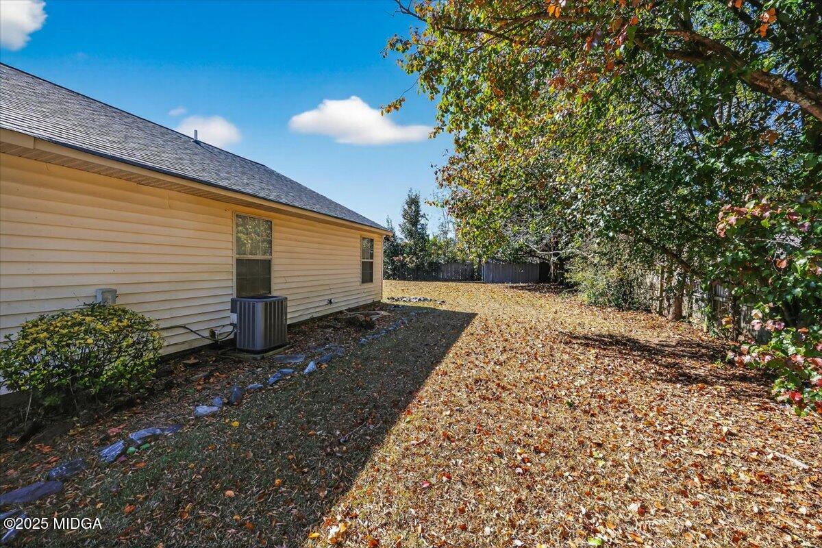 100 Mauldon Court Warner Robins, GA 31093 - Photo 15 of 20 a view of a backyard with pathway