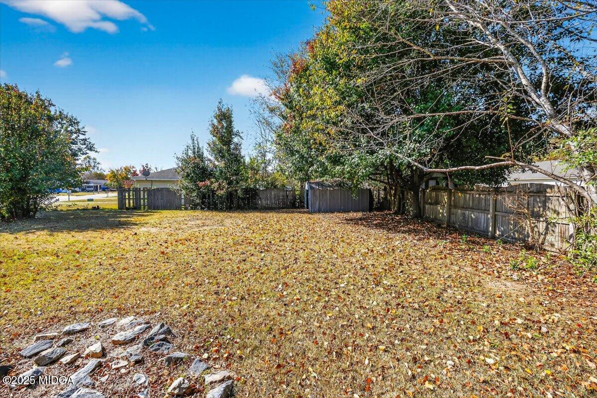 100 Mauldon Court Warner Robins, GA 31093 - Photo 16 of 20 a backyard of a house with lots of green space