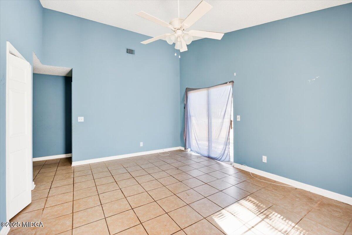 100 Mauldon Court Warner Robins, GA 31093 - Photo 3 of 20 a view of an empty room