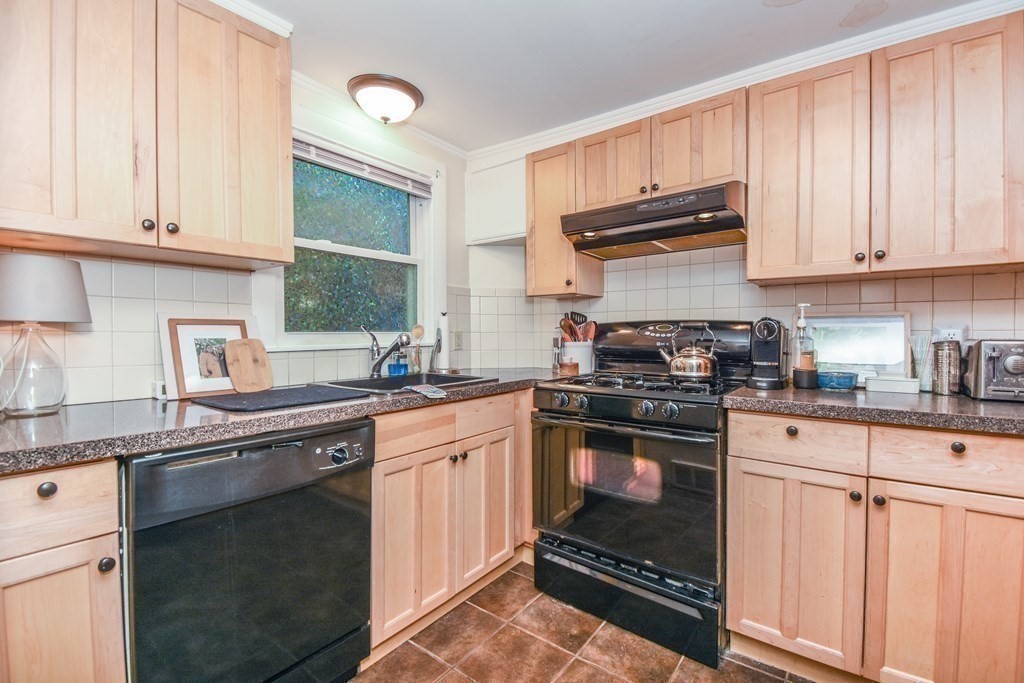 17 Hilltop Road Weston, MA 02493 - Photo 12 of 36