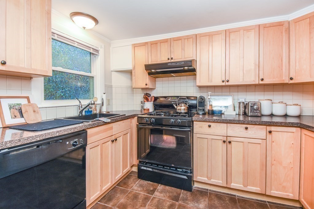17 Hilltop Road Weston, MA 02493 - Photo 15 of 36