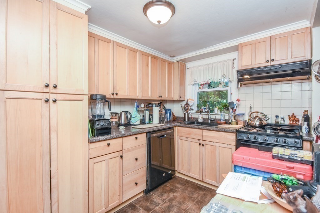 17 Hilltop Road Weston, MA 02493 - Photo 28 of 36