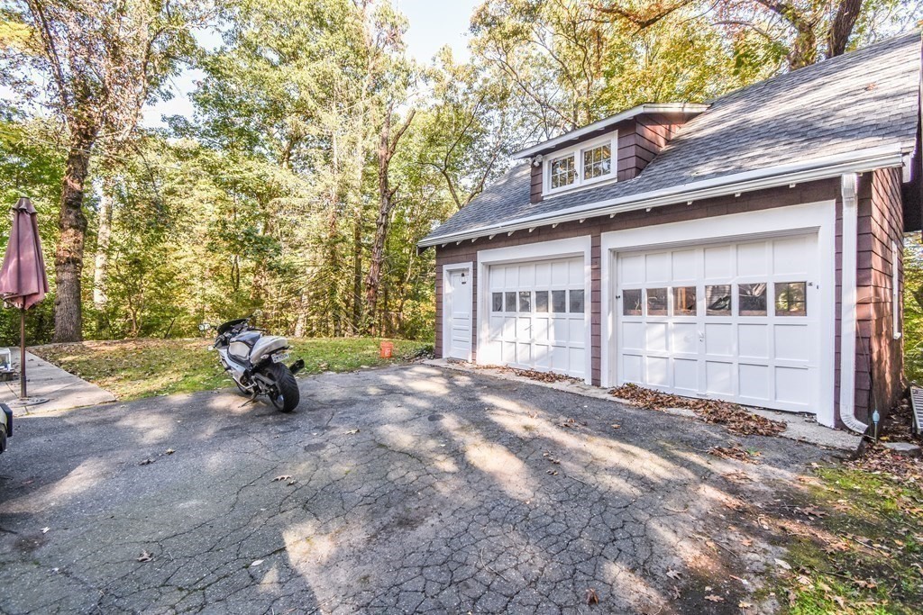 17 Hilltop Road Weston, MA 02493 - Photo 4 of 36