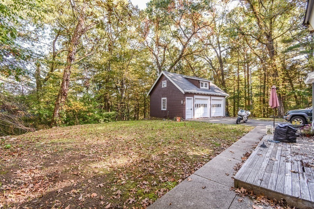 17 Hilltop Road Weston, MA 02493 - Photo 5 of 36