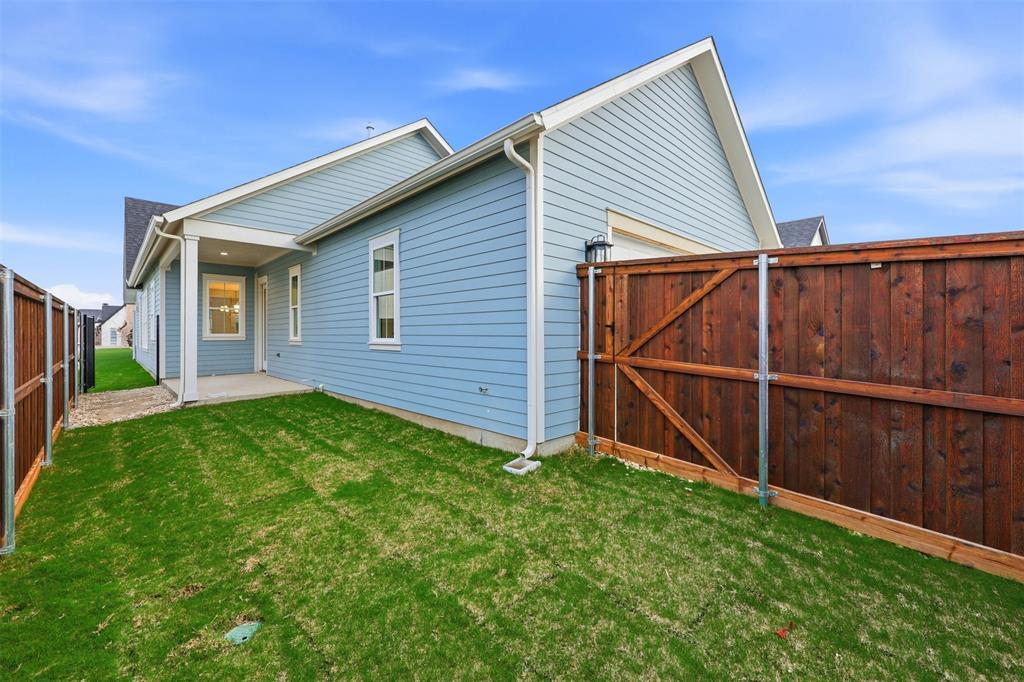 321 Garrett Way Midlothian, TX 76065 - Photo 6 of 28 a backyard of a house with lots of green space