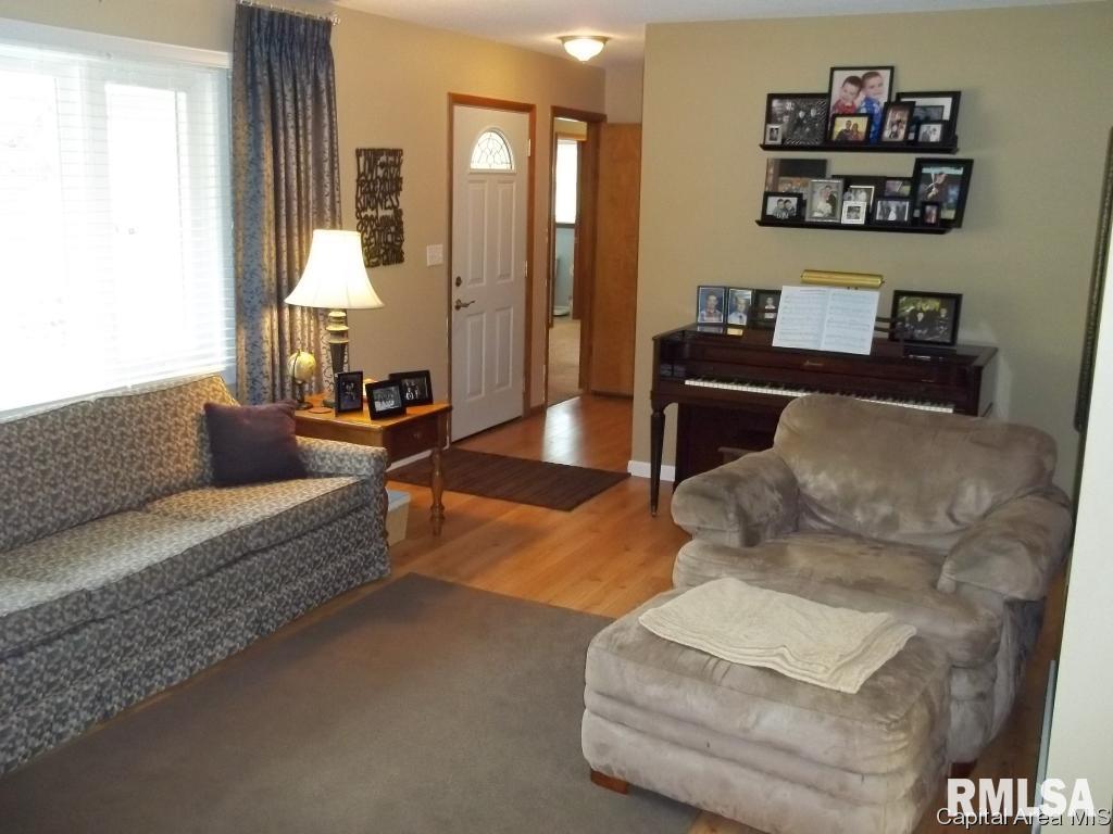 25 Scarlet Lane Springfield, IL 62704 - Photo 3 of 31 Gallery Image 3