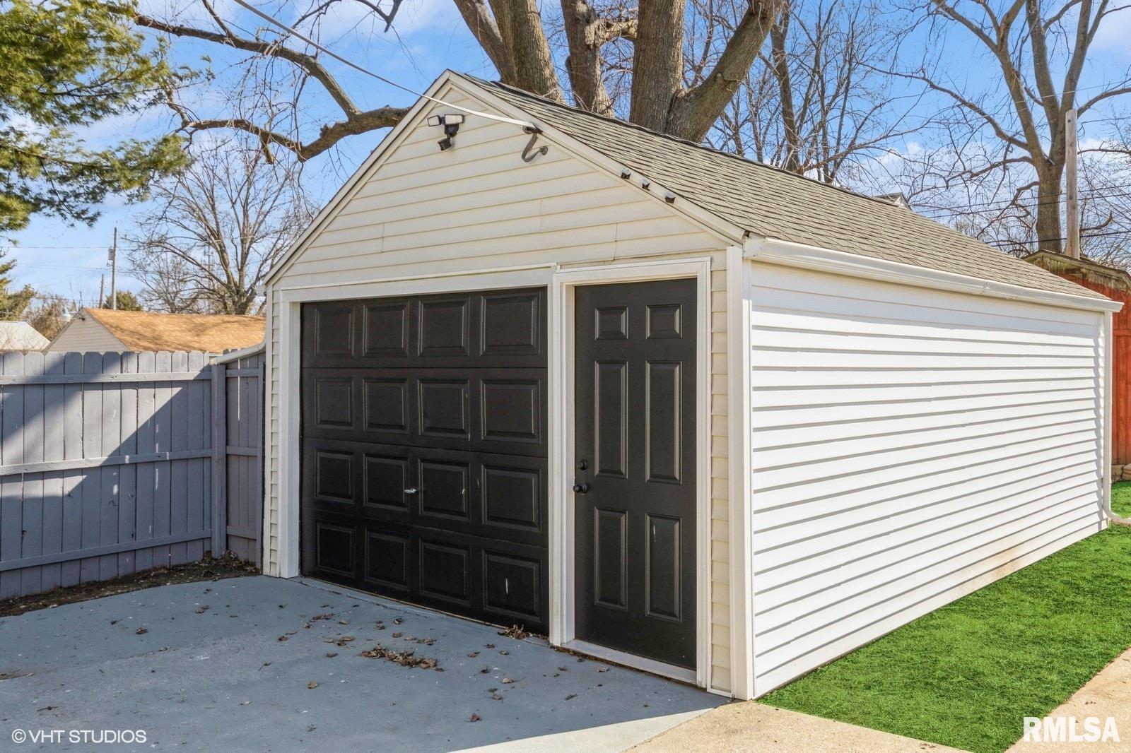 1832 East Keys Avenue Springfield, IL 62702 - Photo 14 of 15