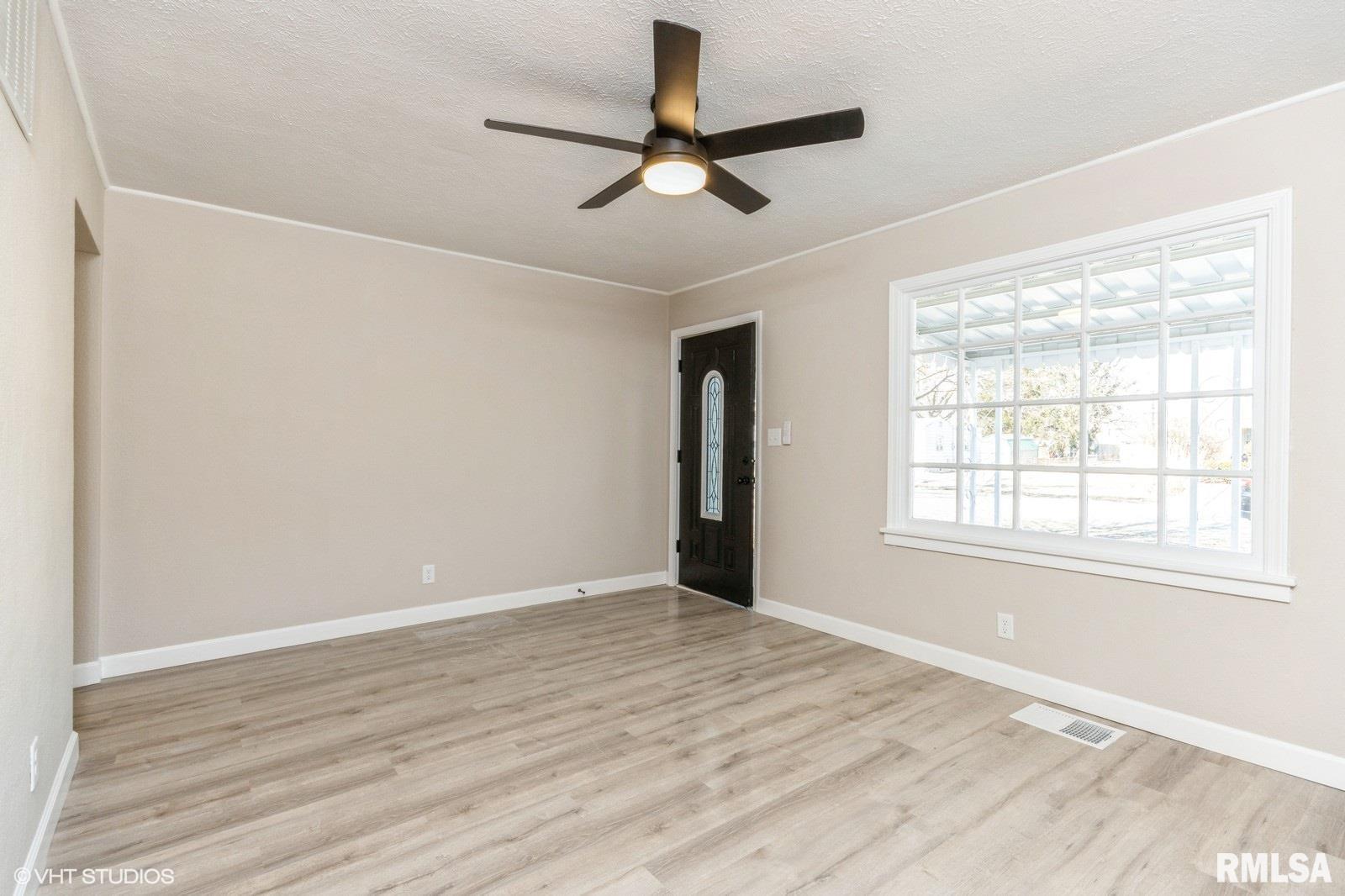 1832 East Keys Avenue Springfield, IL 62702 - Photo 4 of 15