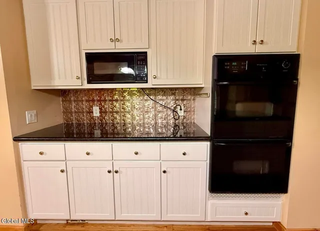 $2,850 | 7 McGowan Circle, Lake George, NY 12845