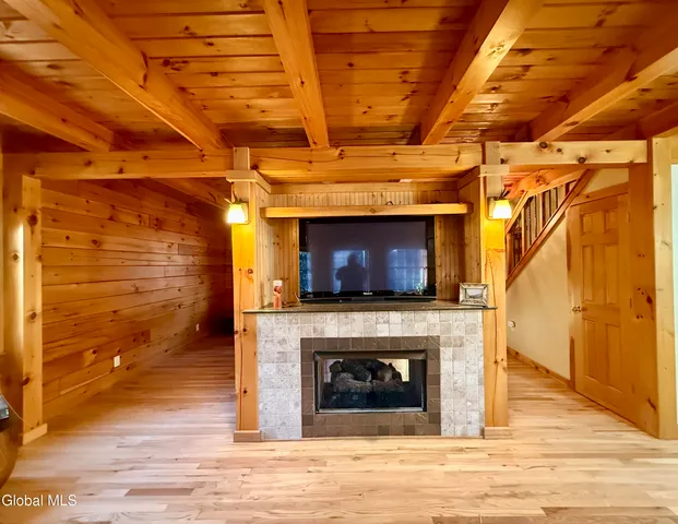 $2,850 | 7 McGowan Circle, Lake George, NY 12845