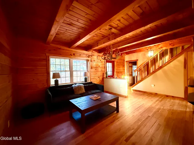 $2,850 | 7 McGowan Circle, Lake George, NY 12845