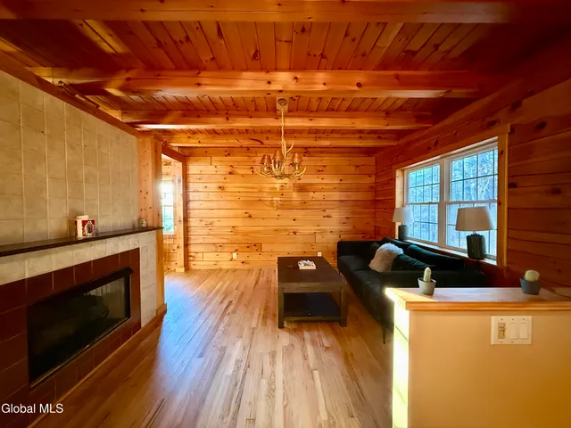 $2,850 | 7 McGowan Circle, Lake George, NY 12845