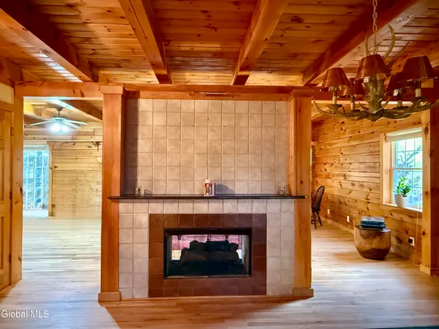 $2,850 | 7 McGowan Circle, Lake George, NY 12845