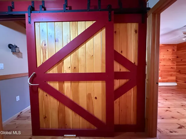 $2,850 | 7 McGowan Circle, Lake George, NY 12845