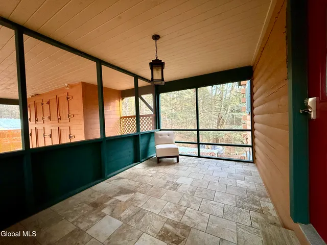 $2,850 | 7 McGowan Circle, Lake George, NY 12845