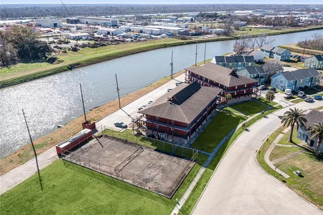 $1,350 | 4293 Lac Saint Pierre Drive, Unit 104, Harvey, LA 70058