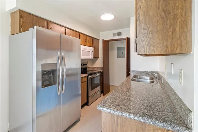 $1,350 | 4293 Lac Saint Pierre Drive, Unit 104, Harvey, LA 70058