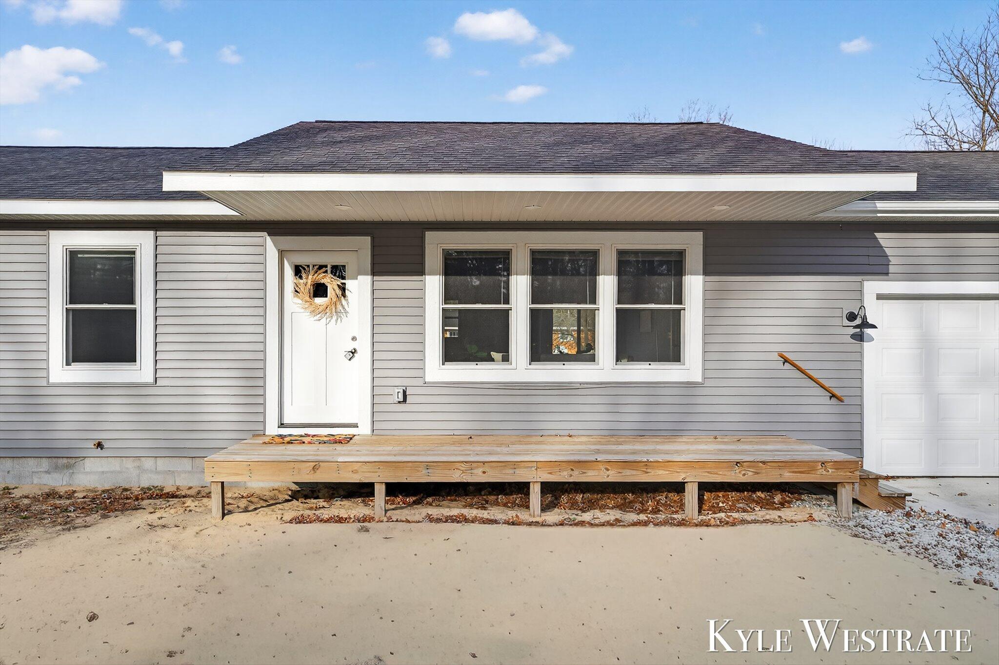 579 South Walker Road Muskegon, MI 49442 - Photo 2 of 27 02-AIV00165
