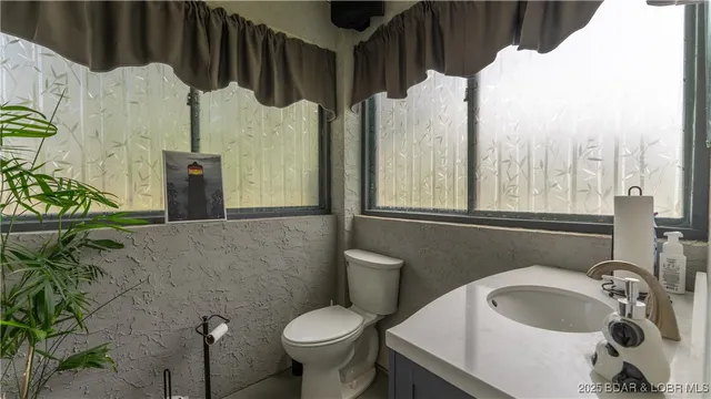 $589,900 | 312 Charger Drive, Macks Creek, MO 65786