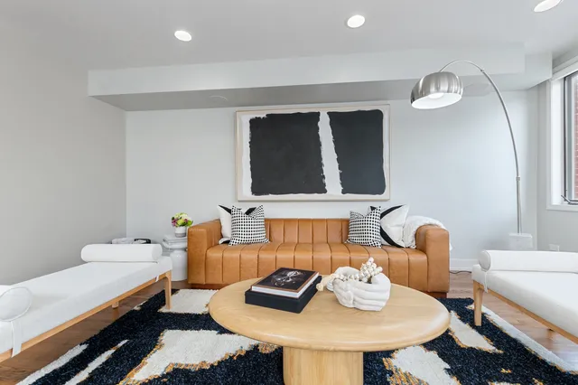 $1,250,000 | 1527 West Pearson Street, Chicago, IL 60642