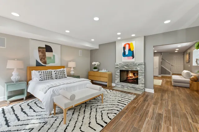 $1,250,000 | 1527 West Pearson Street, Chicago, IL 60642