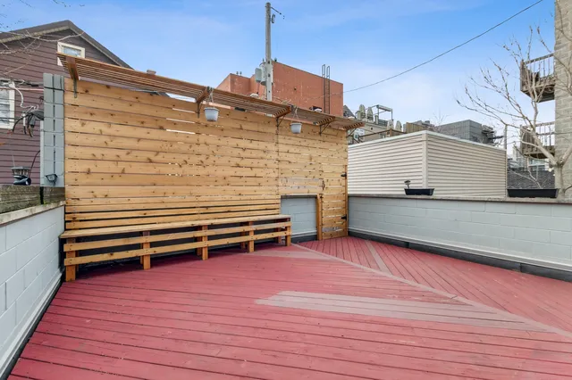 $1,250,000 | 1527 West Pearson Street, Chicago, IL 60642