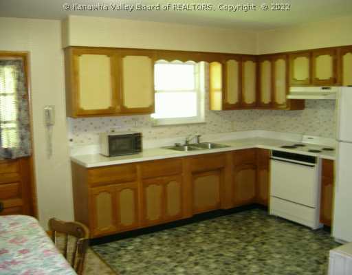 4972 Big Tyler Road Charleston, WV 25313 - Photo 4 of 8 Kitchen.