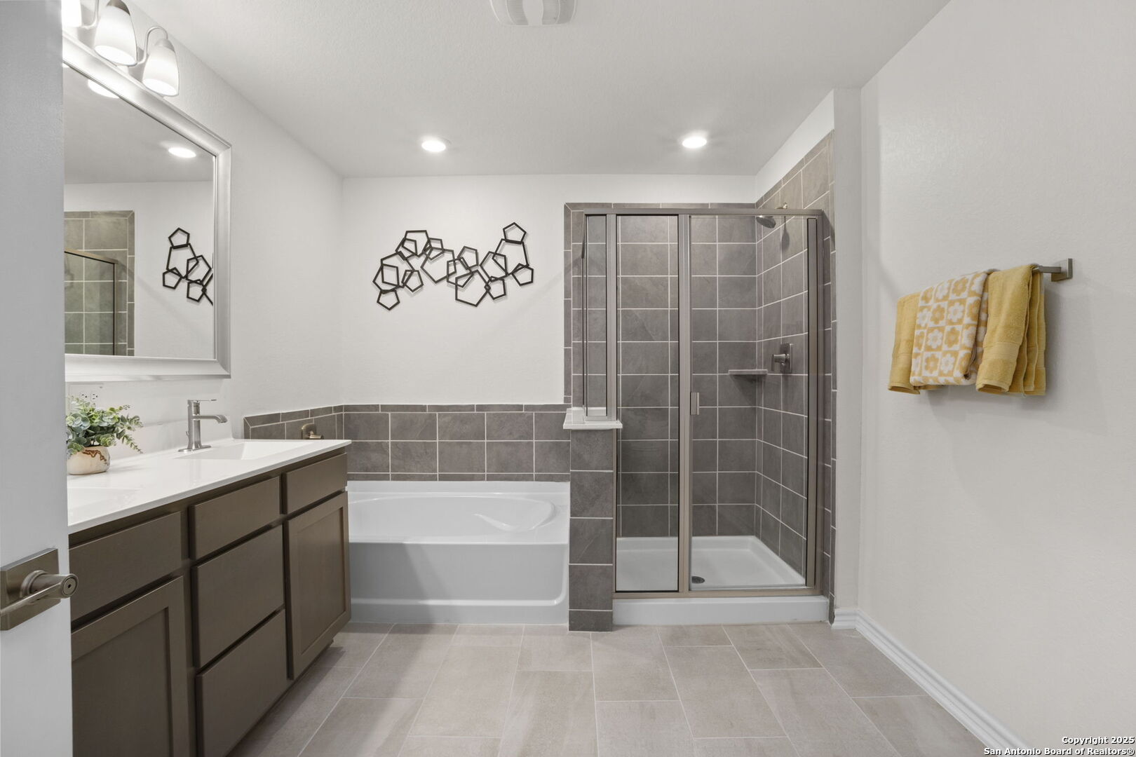 14839 Vance Jackson Road, Unit 508 San Antonio, TX 78249 - Photo 22 of 35 a bathroom with a tub sink and mirror