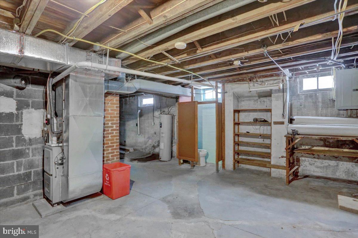 2715 Perkiomen Avenue Reading, PA 19606 - Photo 22 of 23 a view of empty room with cabinet