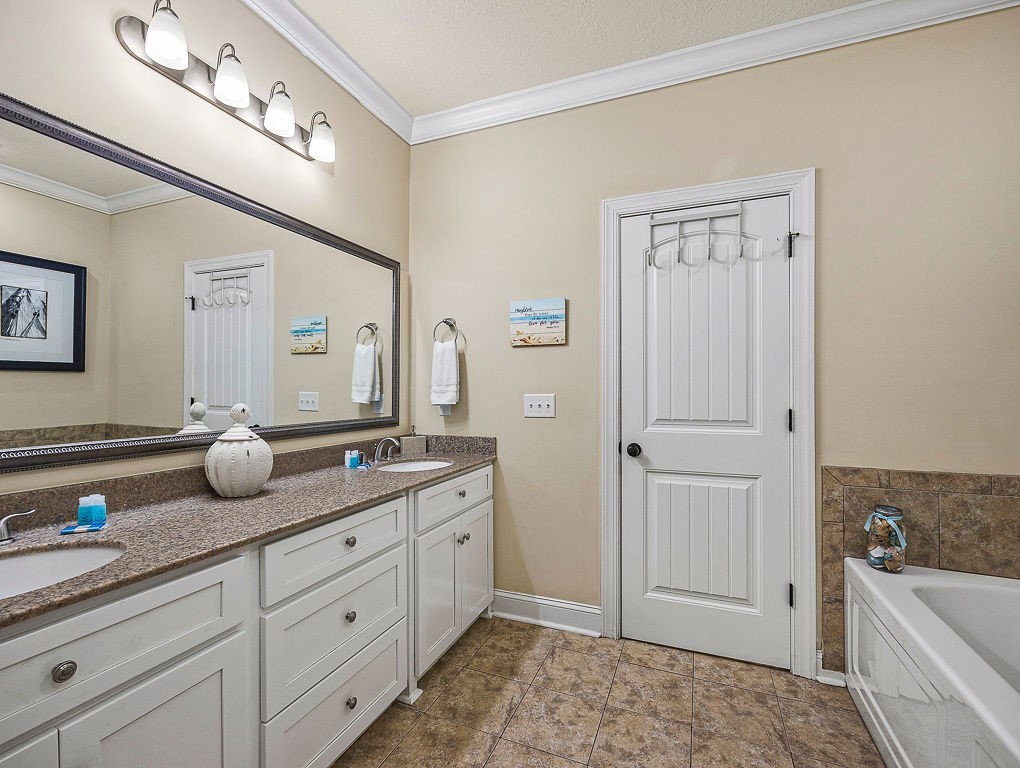 802 Reserve Lane St. Simons Island, GA 31522 - Photo 25 of 48 Primary Bathroom