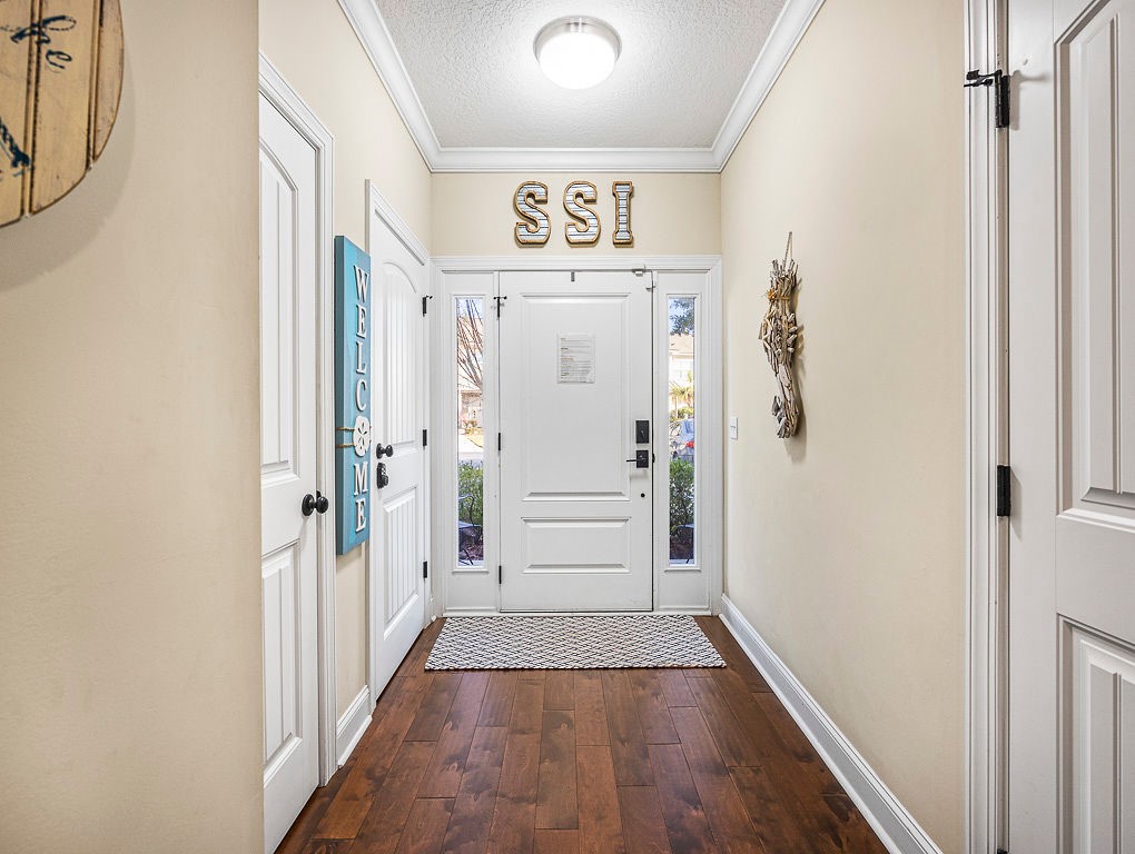 802 Reserve Lane St. Simons Island, GA 31522 - Photo 4 of 48 Foyer