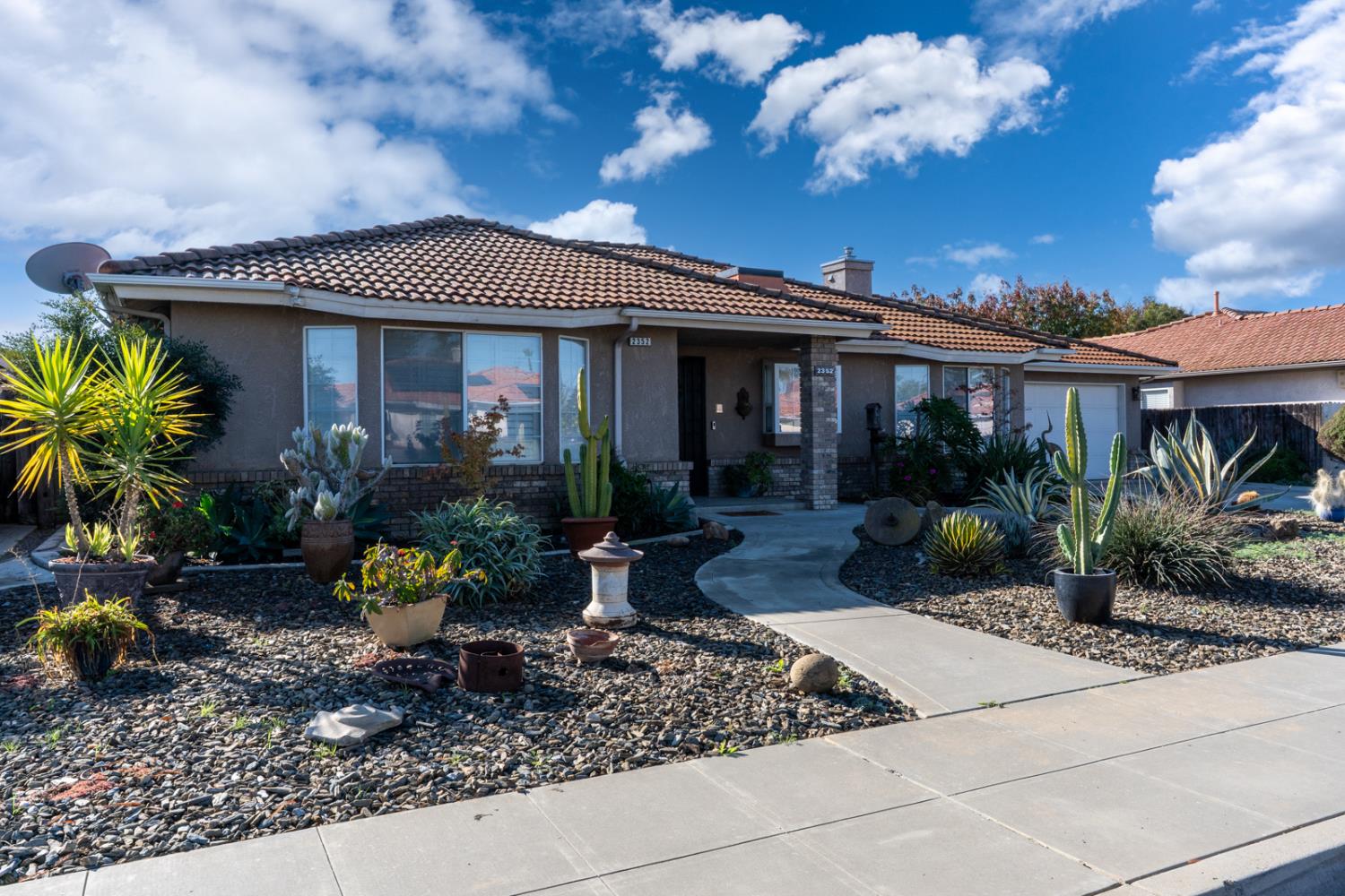 2352 Frederick Way Madera, CA 93637 - Photo 2 of 39 a view of a house with backyard sitting area and garden