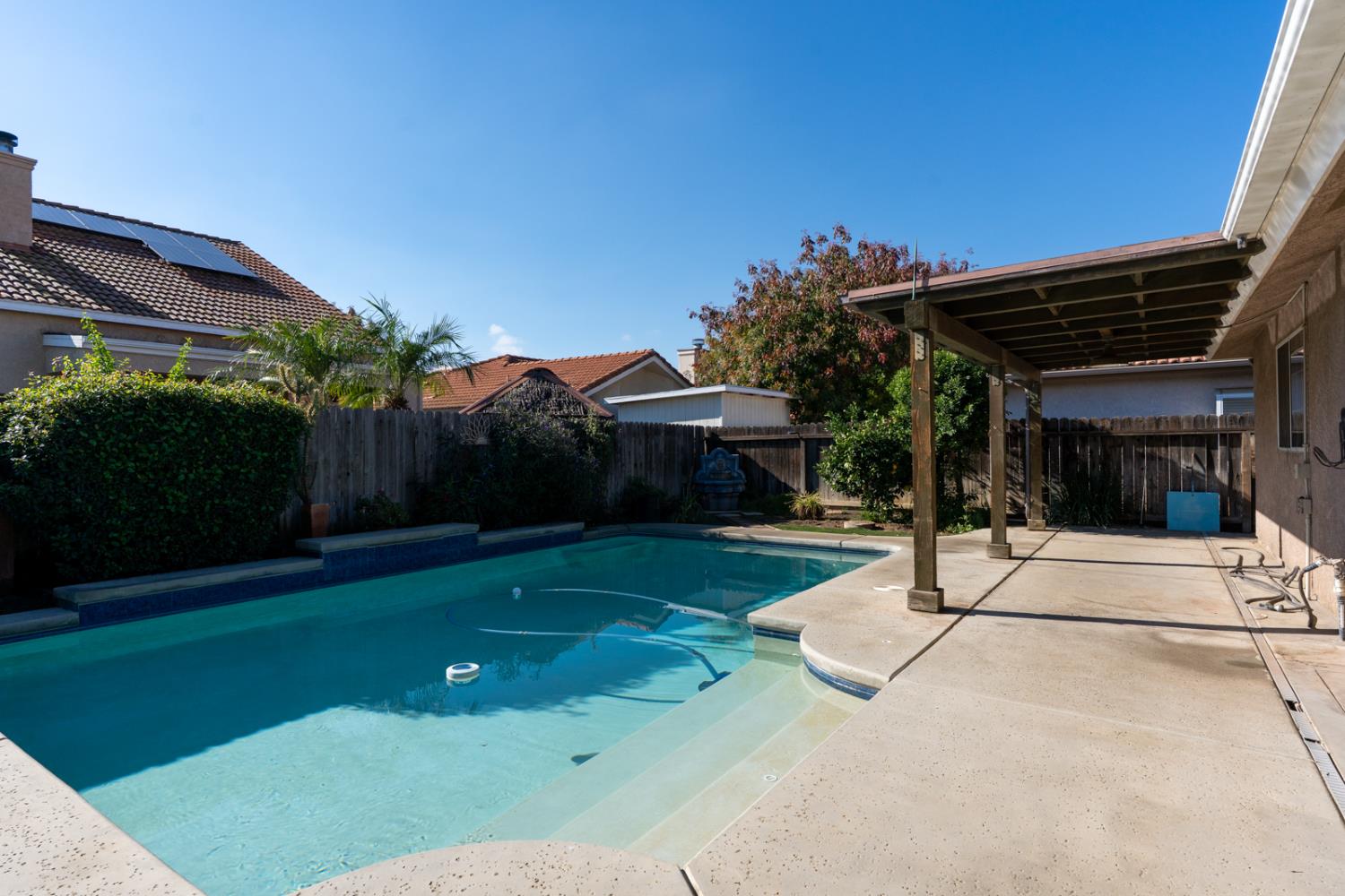 2352 Frederick Way Madera, CA 93637 - Photo 32 of 39 a view of a backyard