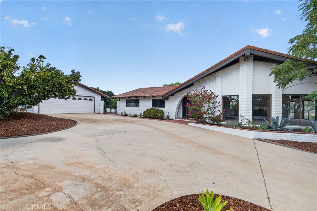 2801 East Mission Road Fallbrook, CA 92028 - Photo 2 of 62 Gallery Image 2