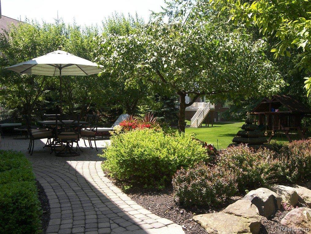 1447 Kentfield Drive Rochester, MI 48307 - Photo 15 of 17 Gardens