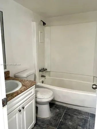 $1,995 | 5100 Southwest 64th Avenue, Unit 105, Davie, FL 33314