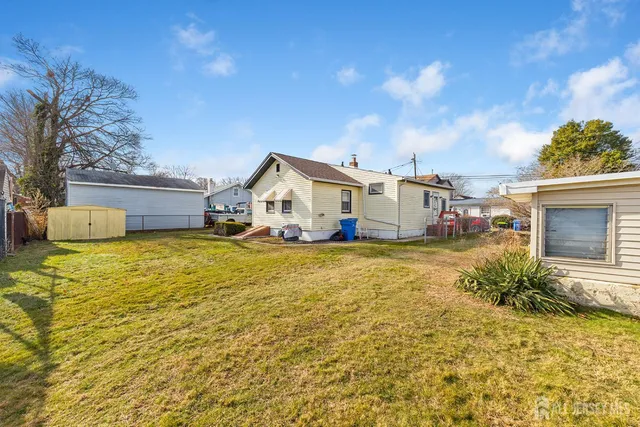 a front view of house with yard