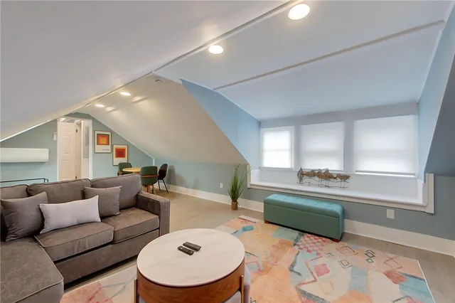 $5,334 | 382 Spring Street, Unit 3, Newport, RI 02840