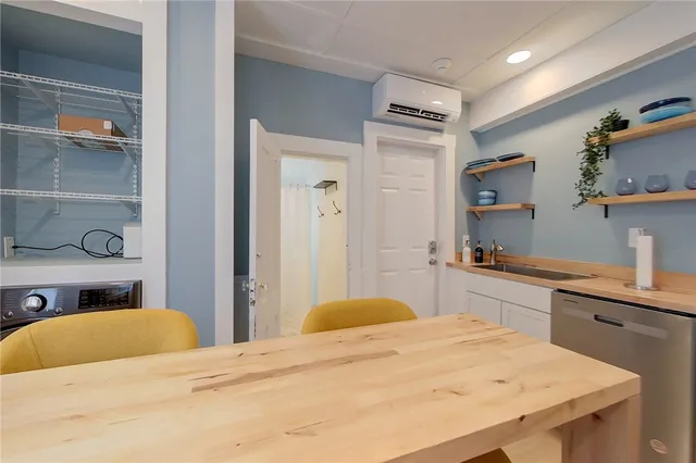 $5,334 | 382 Spring Street, Unit 3, Newport, RI 02840