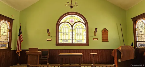 a view of a livingroom with furniture