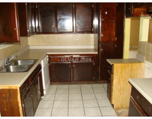 4564 East Flamingo Road Las Vegas, NV 89121 - Photo 4 of 10 Kitchen.