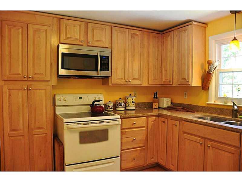 130 Newell Road Yarmouth, ME 04096 - Photo 3 of 22 Kitchen.
