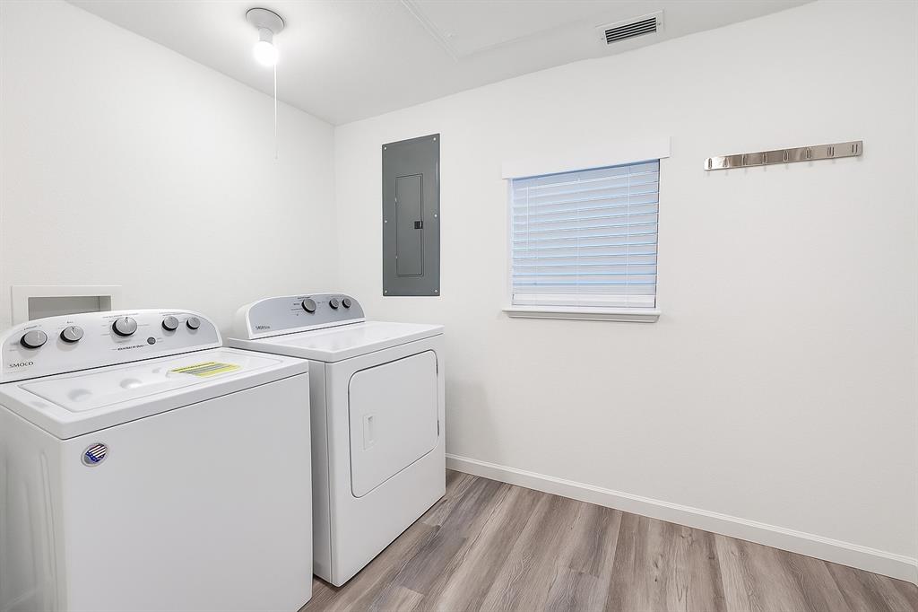 4561 O North O'Connor Road, Unit 1294 Irving, TX 75062 - Photo 6 of 31 a utility room with dryer and washer