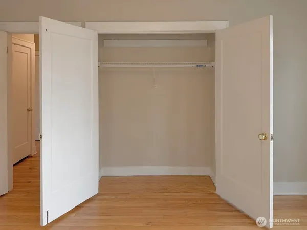 $178,000 | 901 Northeast 43rd Street, Unit 201, Seattle, WA 98105